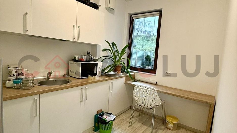 Lucrezi de acasa? Acest apartament cu terasa proprie poate fi ideal pentru tine - Poză 3