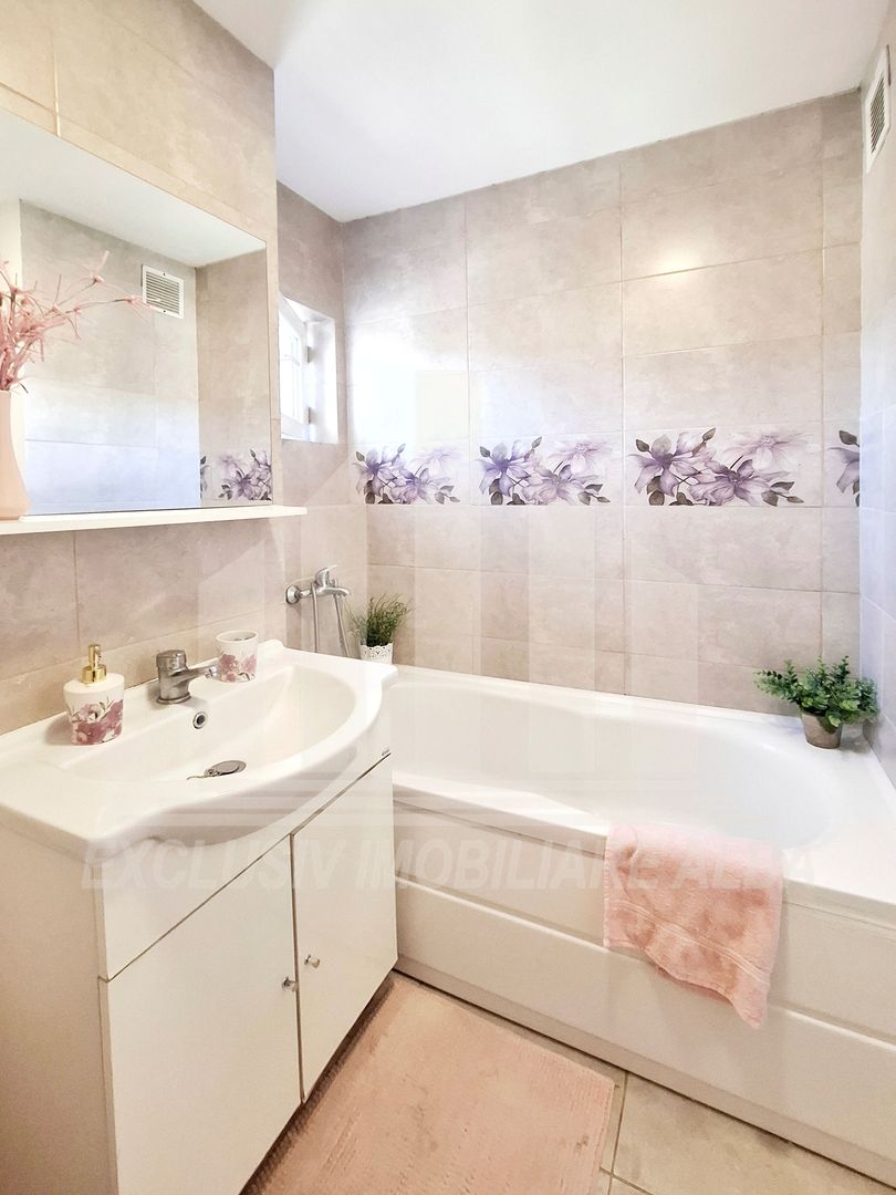 Apartament cu 3 camere de vanzare, Cetate - Poză 6