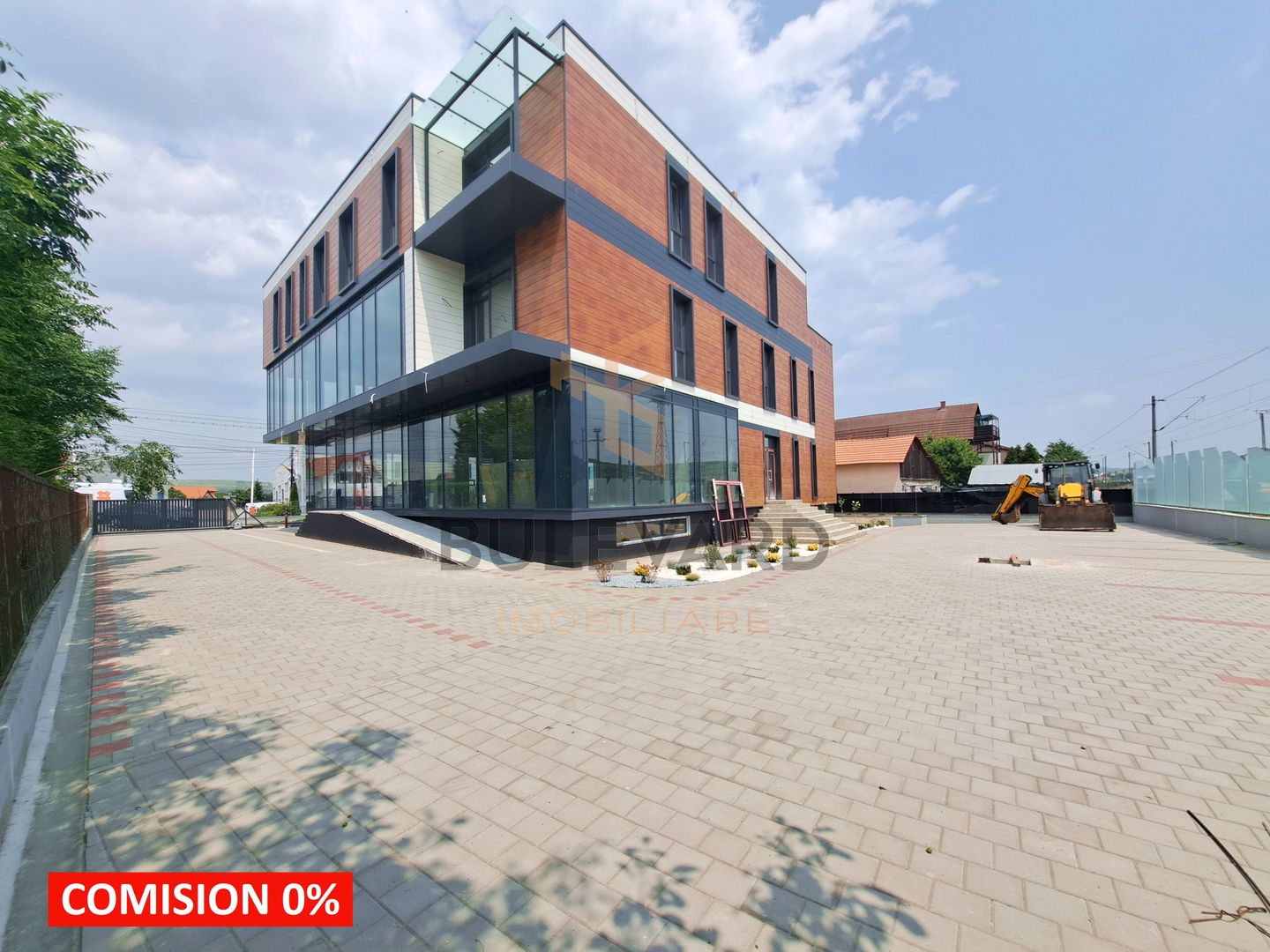 Cladire comerciala situata la drum intens circulat, 1365 mp utili + 20 parcari - Poză 6