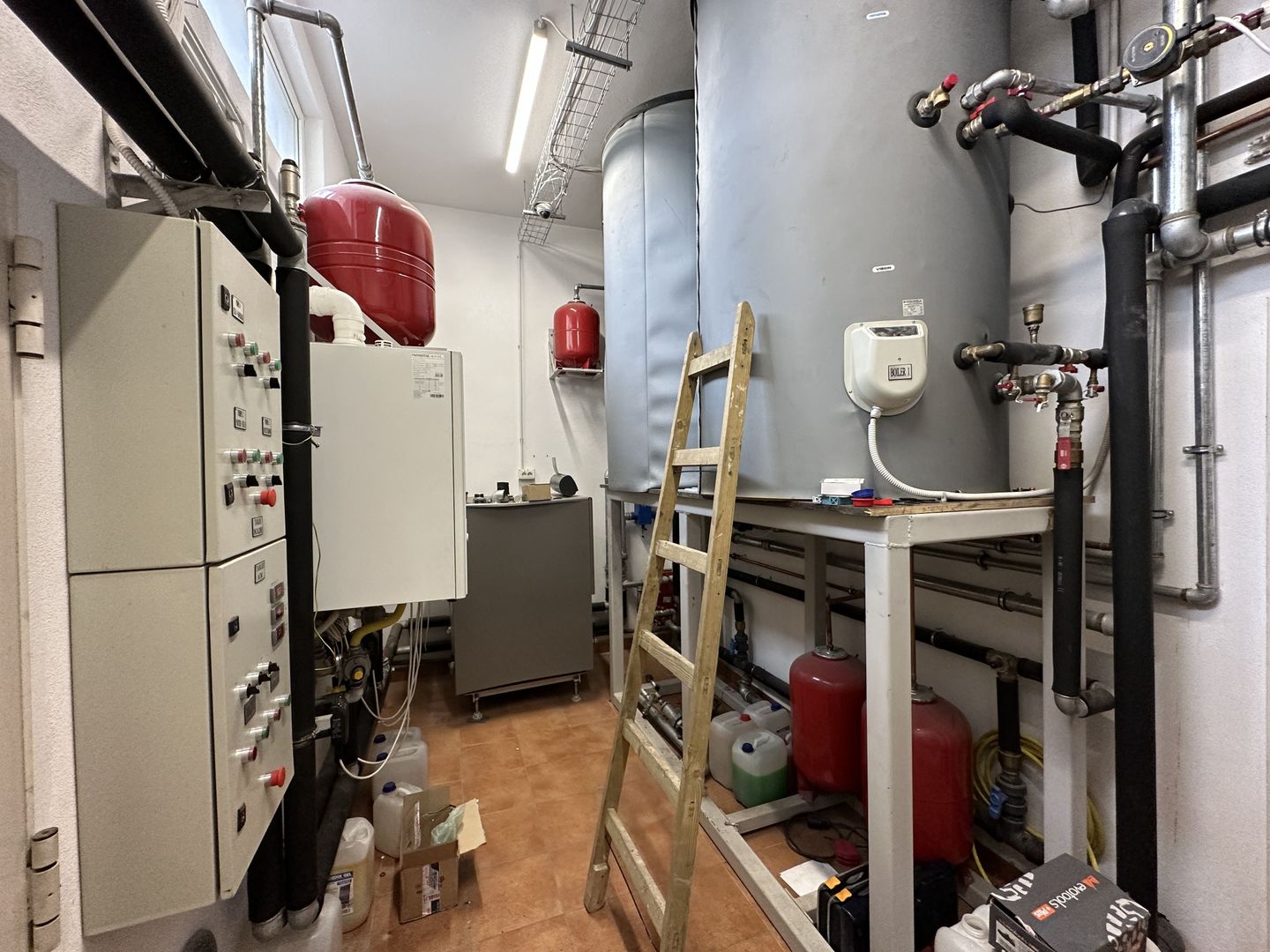 Garsoniera complet mobilata si utilata - Poză 13