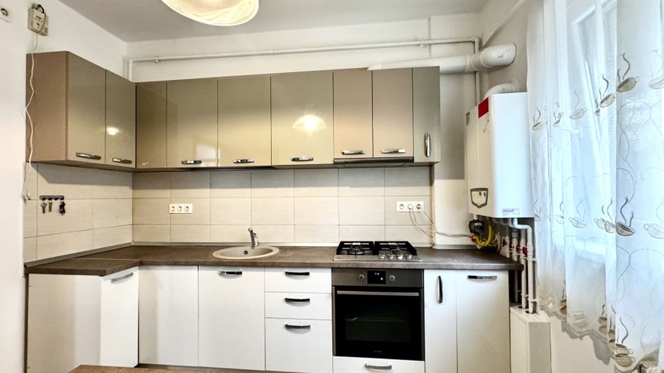 Apartment 2 camere, decomandat,  loc de parcare, Complexul Studențesc - Poză 11