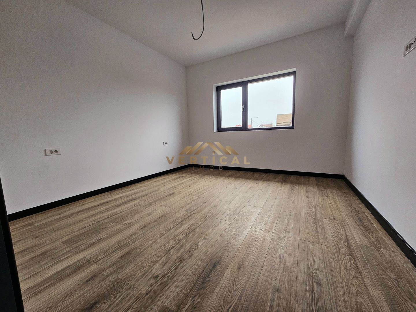 Casa 4 camere | 3 bai | centrul comunei Berceni - Poză 15