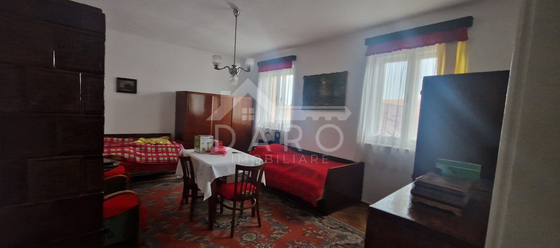 Vând apartament cu o camera in zona semicentrala a orasului - Poză 1