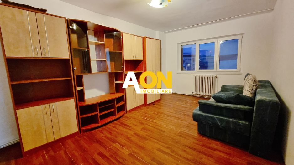 Apartament 3 camere, 2 bai, decomandat, etaj 3,  Cetate, zona Mercur - Poză 4