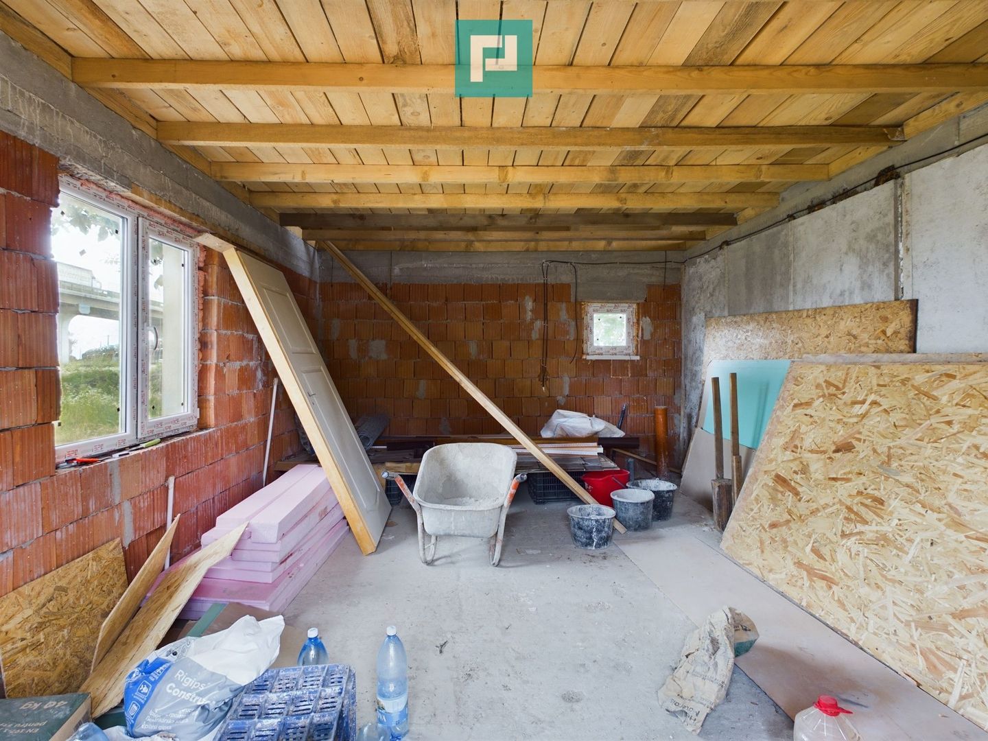 Casă cu 3 camere la roșu de vânzare zona 6Vânători - Poză 3