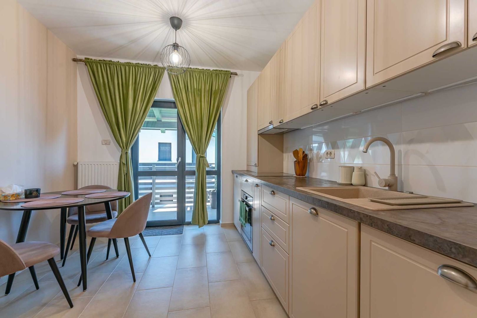 Locuință modernă cu loc de parcare, disponibilă în Sânpetru Residence - Poză 9