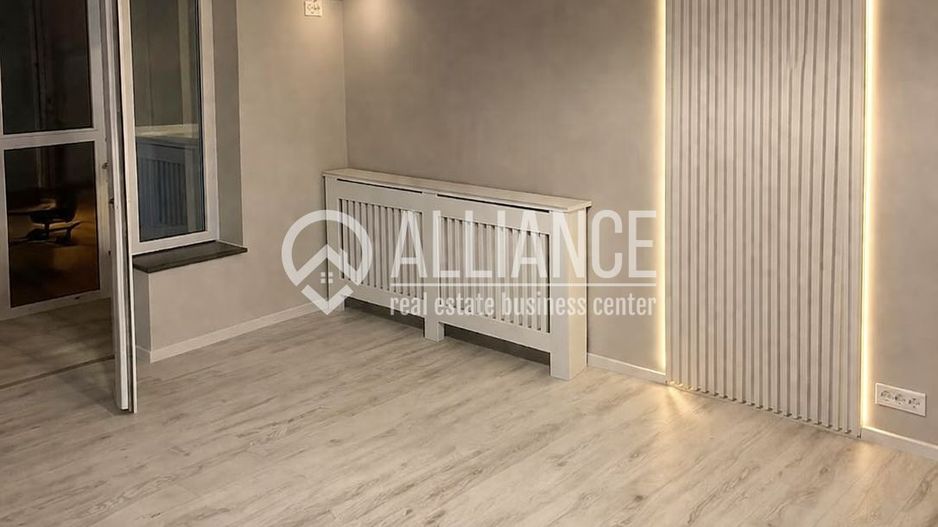 Spatiu comercial  la parter bloc - (COD 10) CAPITOL - Poză 1