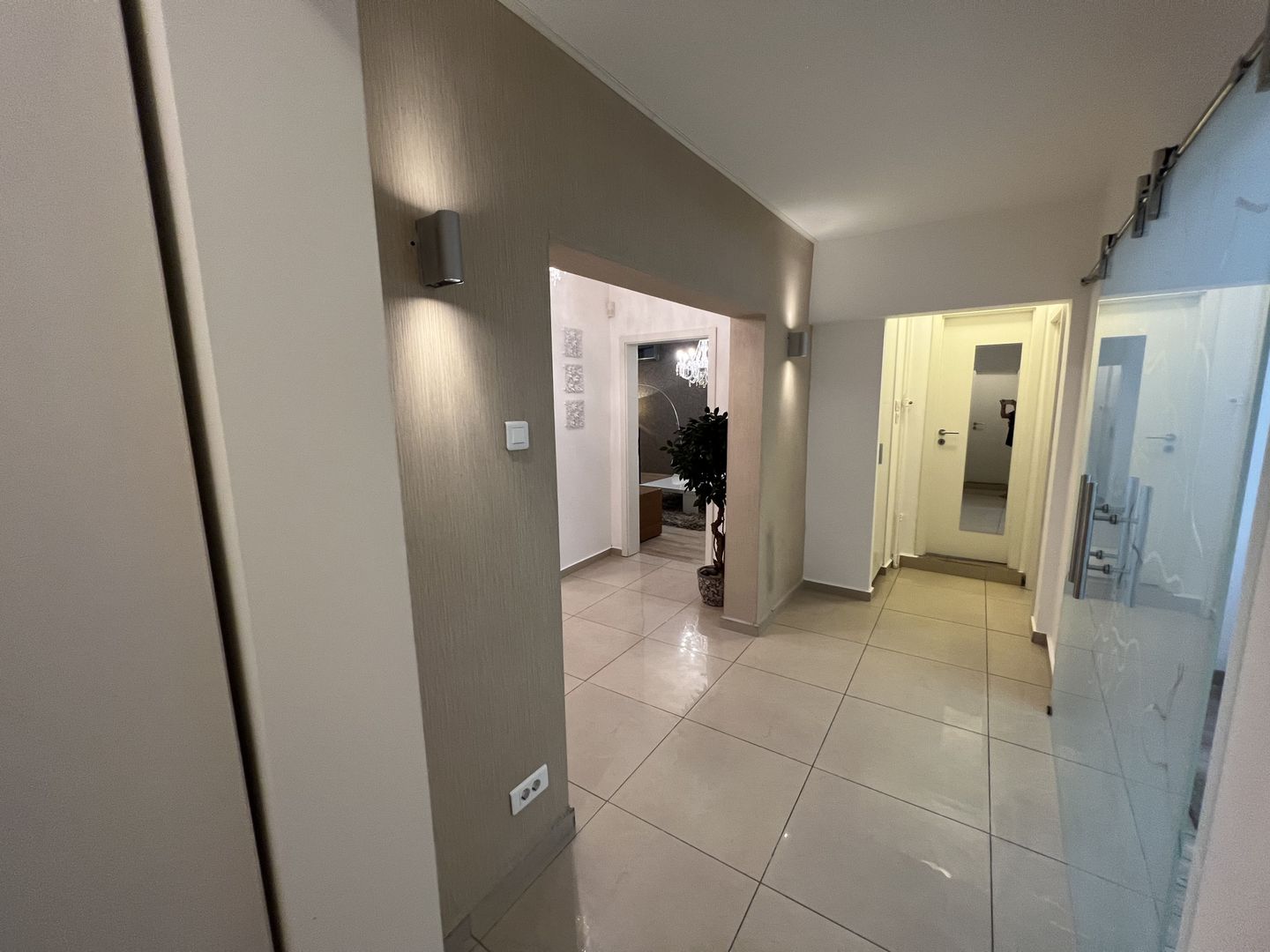 Apartament Lux 4 camere metrou loc parcare - Poză 22