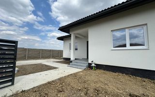 Casa Individuala in Mosnita Noua. 3 dormitoare + 2 bai. Teren Generos - Poză 1