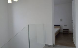 Casa cuplata cu 6 camere si curte in cartierul Intre lacuri. - Poză 6