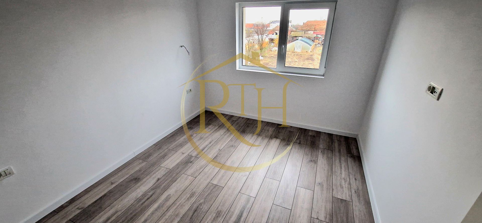 Duplex de vanzare cu 4 camere,2 bai,250 mp teren-Mosnita Veche zona Centrala. - Poză 14