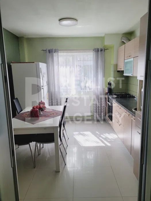 Vânzare, apartament cu 3 camere în zona Drumul Taberei - Poză 3