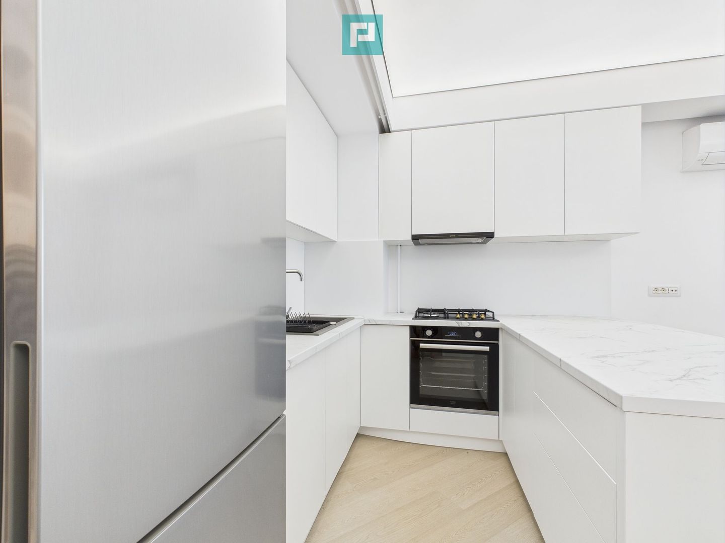 Vand Apartament 2 camere Cortina North - mobilat si utilat - Poză 16