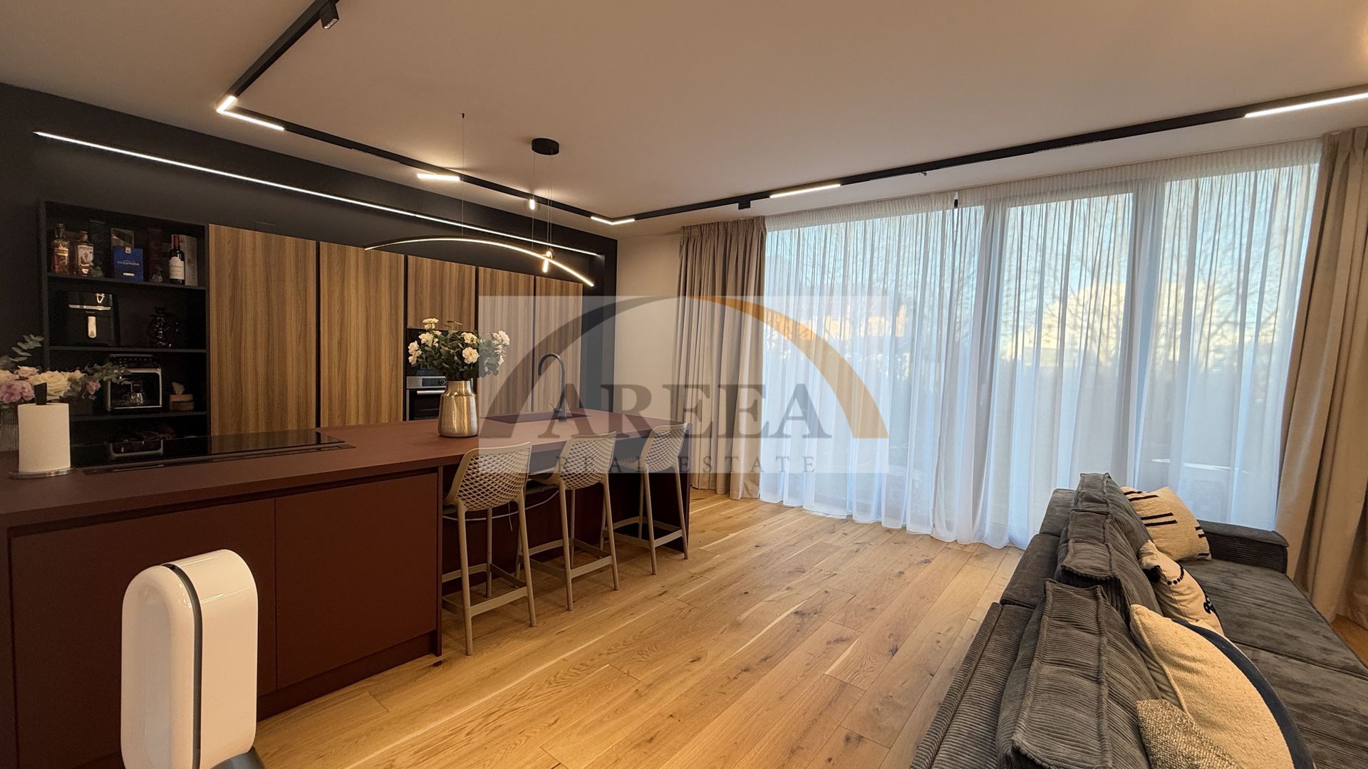 Vila 5 camere complex residential Tunari - Poză 1