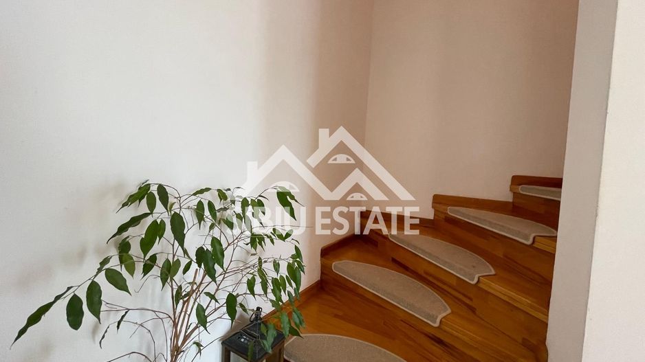 Casa cvadruplex de vanzare 4 camere, 2 locuri de parcare - Poză 10