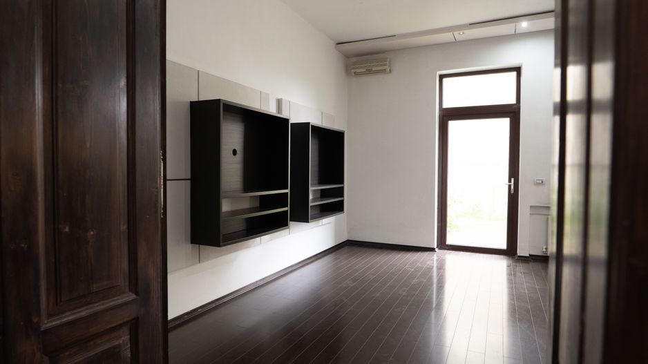 De vanzare Cladire bloc Istoric Central Arad D+P+E+M curte proprie - Poză 5