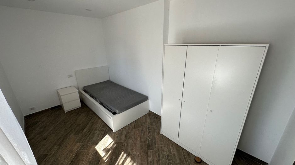 CASA SPATIOASA  CU GARAJ SI TEREN DE 600 MP - Poză 7