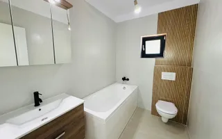 Casa individuală , 4 camere , 3 băi , 135 mp utili ! - Poză 11