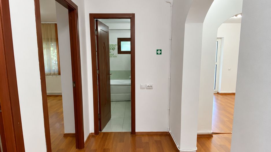 Apartament 4 camere NEMOBILAT, la PARTER, pretabil birouri - Poză 6