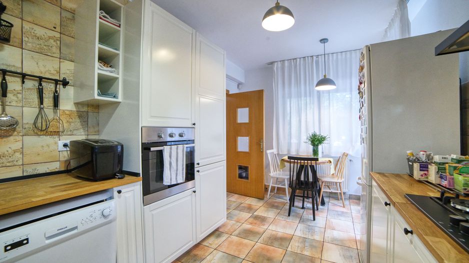 Casa complet mobilata 5 camere 3 bai curte generoasa - Poză 9