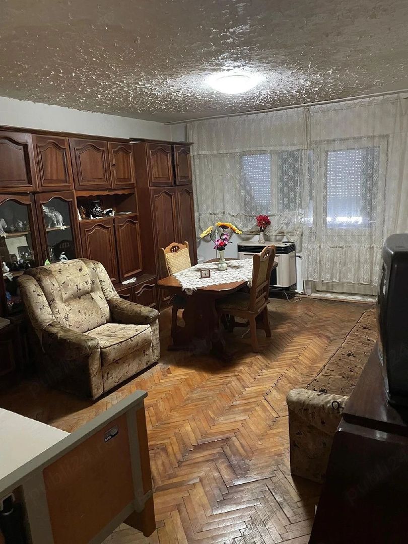 BRASADAS vinde ap 2 cam etaj 3/4 in Carpați 2. - Poză 2