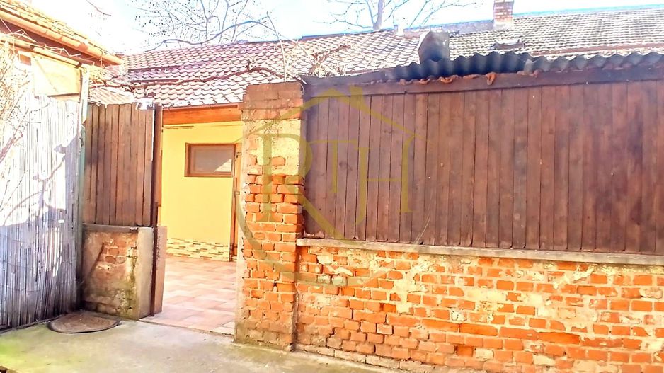 Oferim spre vanzare un Apartament la curte comuna, in zona Odobescu. - Poză 20