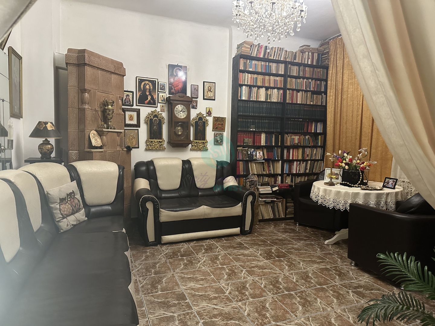 VILA cu 2 apartamente in apropiere de Piata Alba Iulia - Poză 4