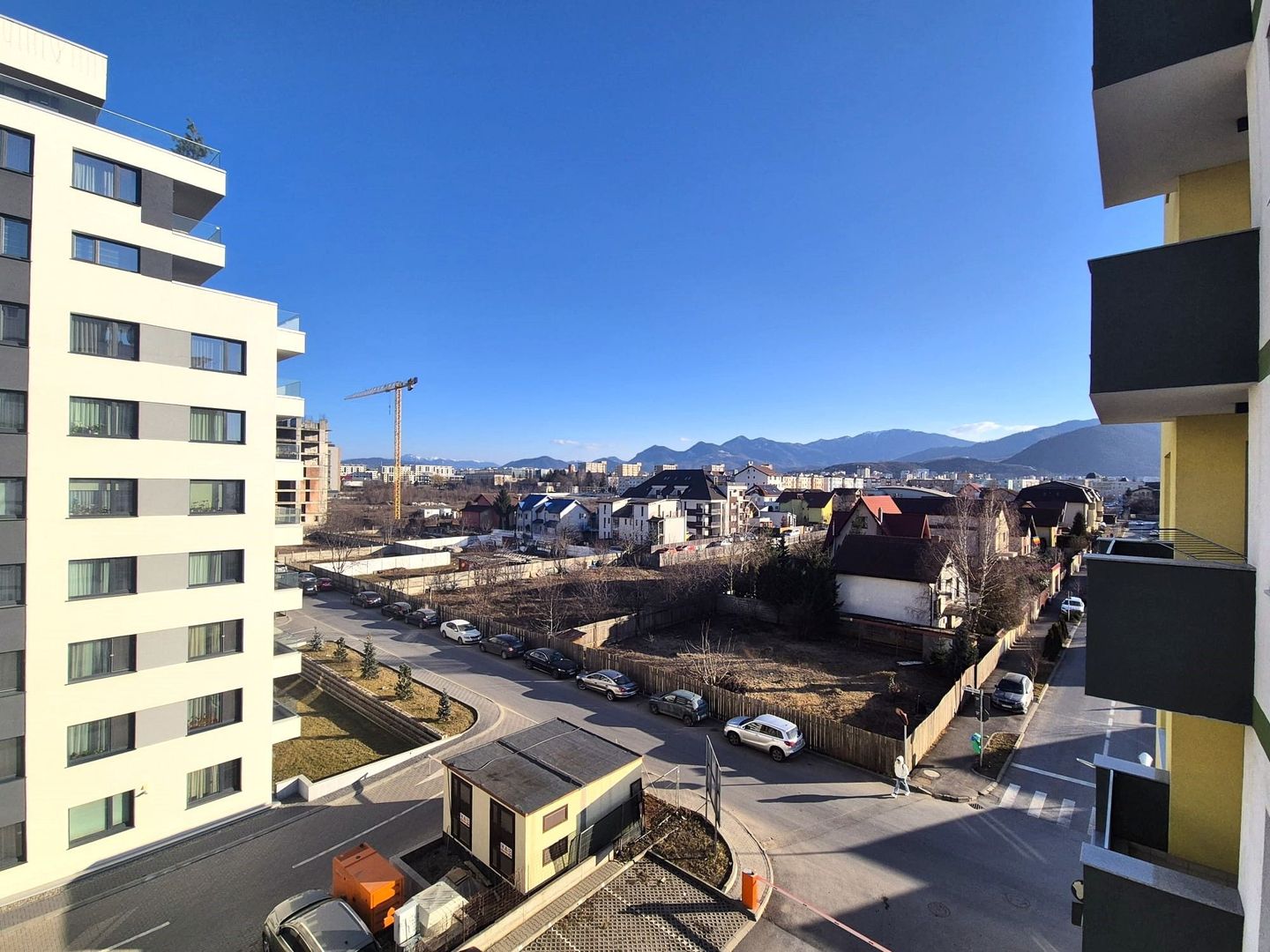 Exclusivitate, apartament pet friendly în zona Coresi, bloc nou - Poză 1