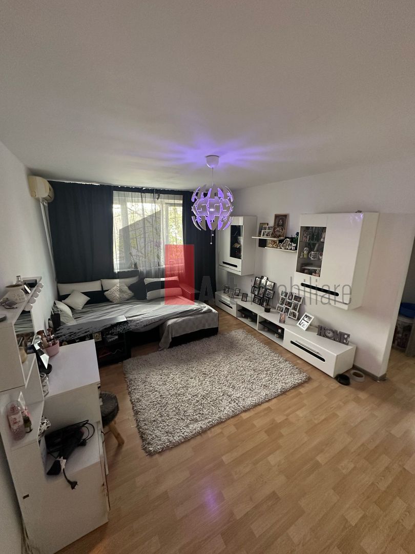 Apartament cu 3 camere în Zona 1Decembrie - Poză 1