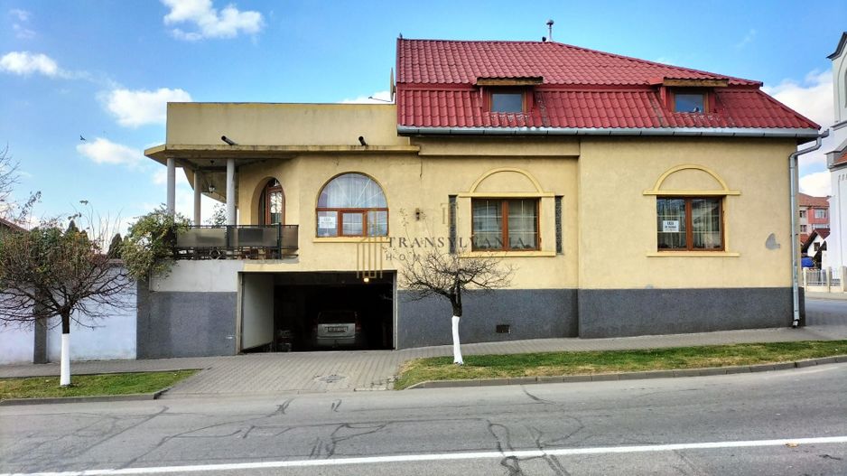 Casa in zona ultracentrala in orasul Blaj - Poză 1