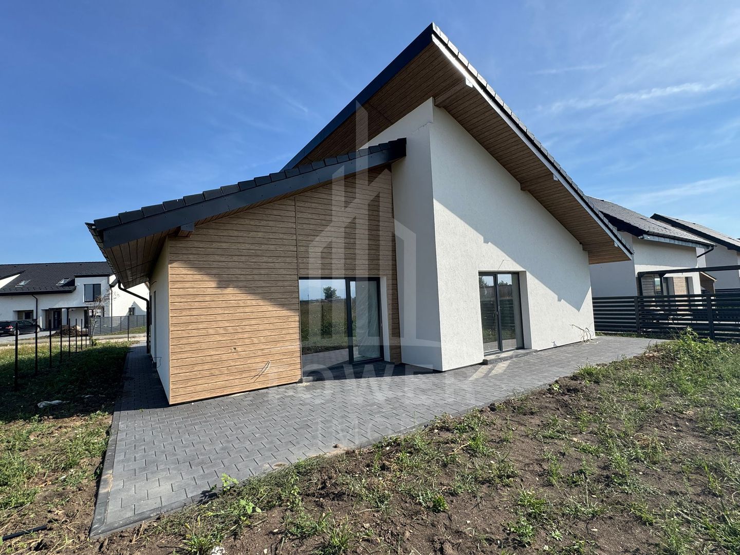 Casă pe un singur nivel INDEPENDENTĂ ENERGETIC - Cartier NOU - Poză 2