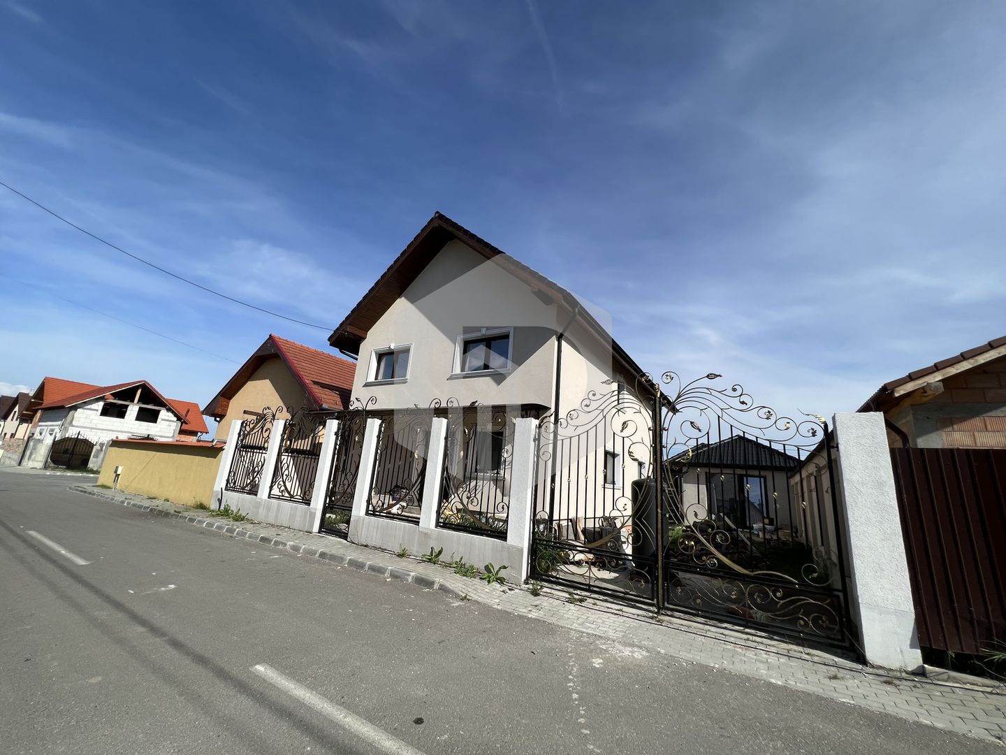 Casa individuala de lux in Cristian, 190 mp utili+filigorie - Poză 1