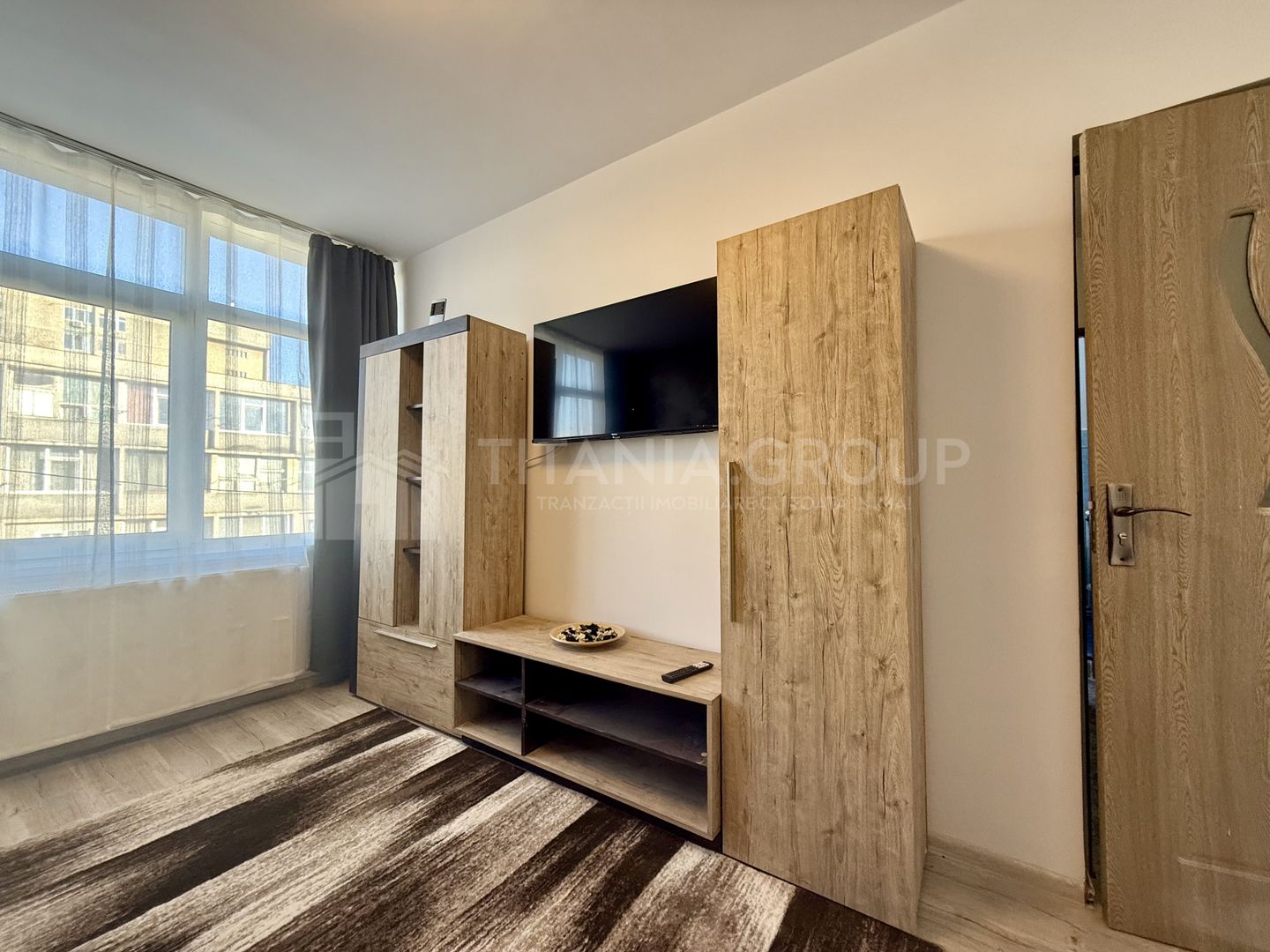 Garsoniera decomandata, etaj intermediar - Zona Tractorul, Coresi - Poză 3