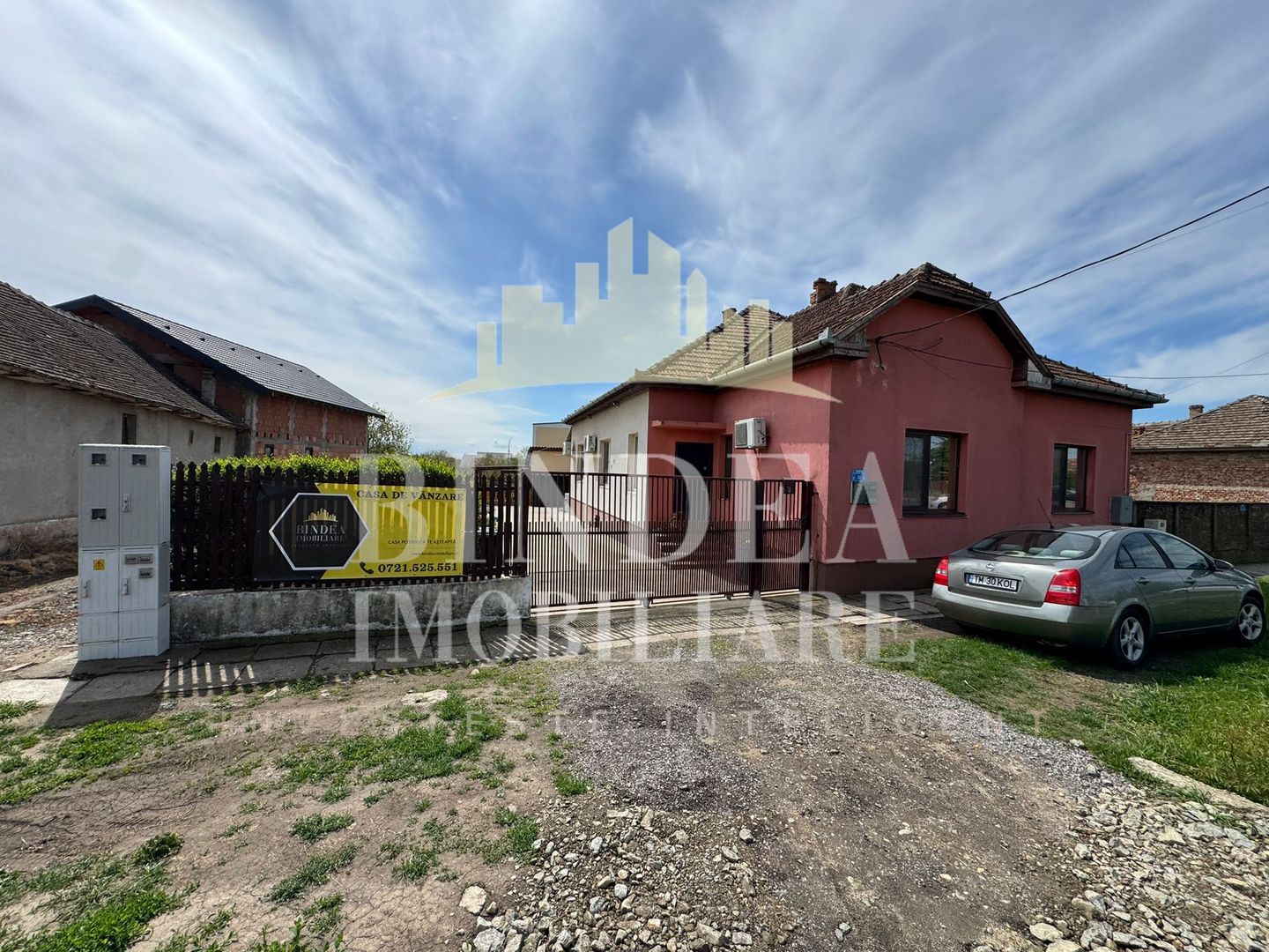 Casa pe principala in Giarmata  737mp teren - Poză 1