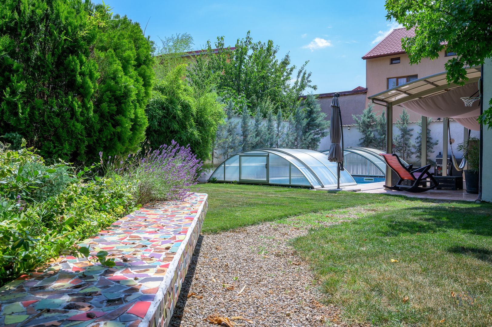 Vilă de arhitectură cu piscină, garaje și teren de 800 mp - Poză 17