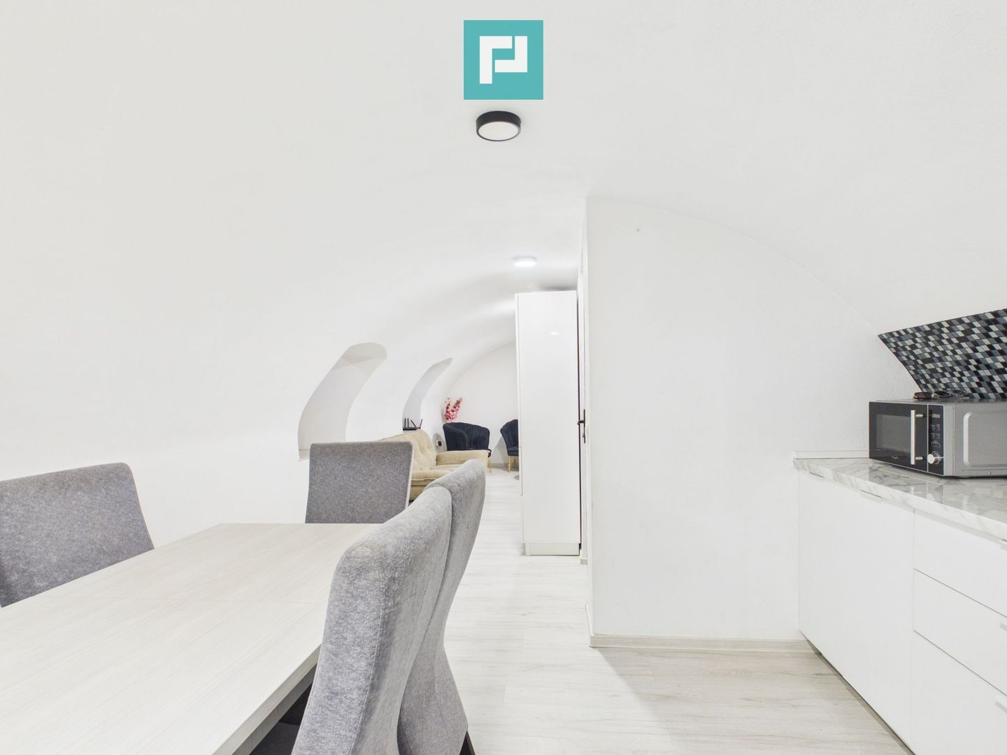 Apartament spațios cu 3 camere, zona centrală - Poză 4