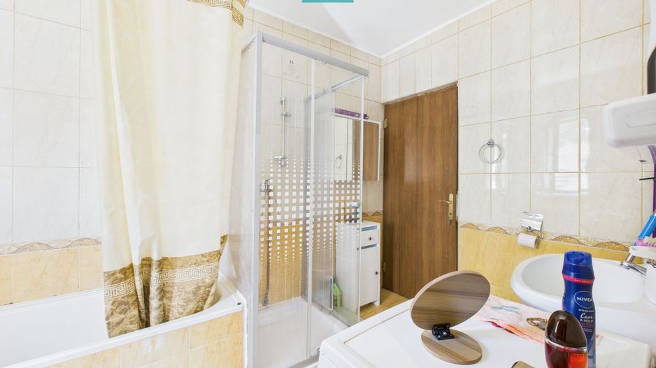 Casa de cărămidă cu 3 camere zona Uta - Poză 5