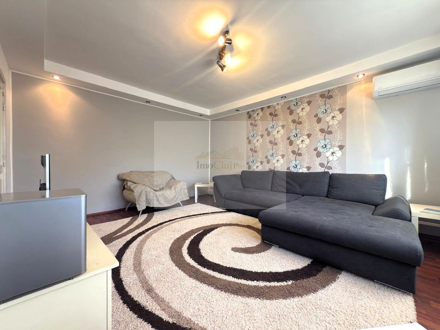 Închiriere apartament 3 camere decomandate– Calea Dorobanților-Parcare - Poză 2