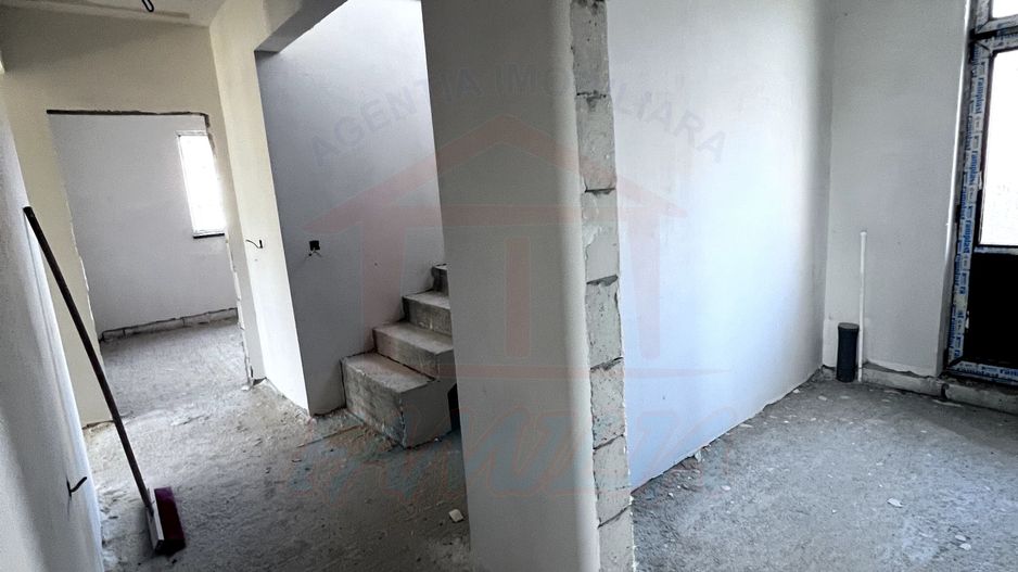 Vanzare casa P+M in Sendreni( in spatele Primariei), pret 99 000 euro - Poză 27