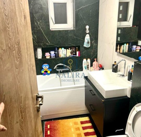 Vanzare apartament - 3 camere  - etaj intermediar - Paltinisului - Poză 6