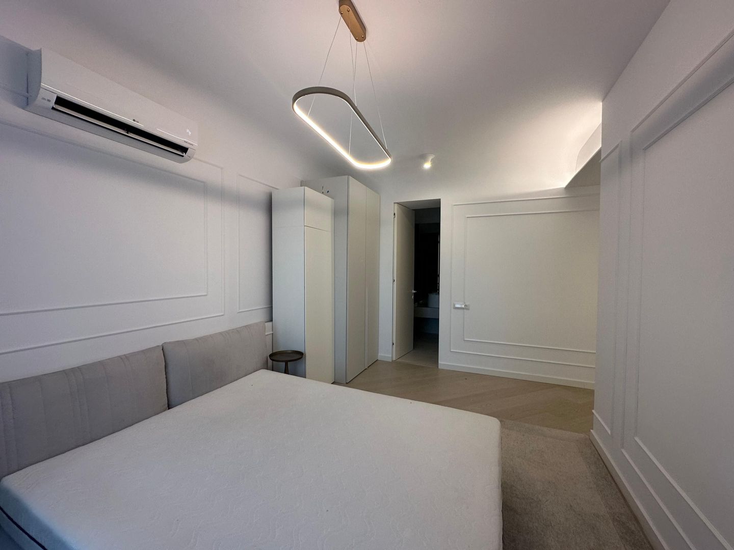 Apartament de vânzare în Cortina North – mobilat, utilat, cu loc de parcare - Poză 7