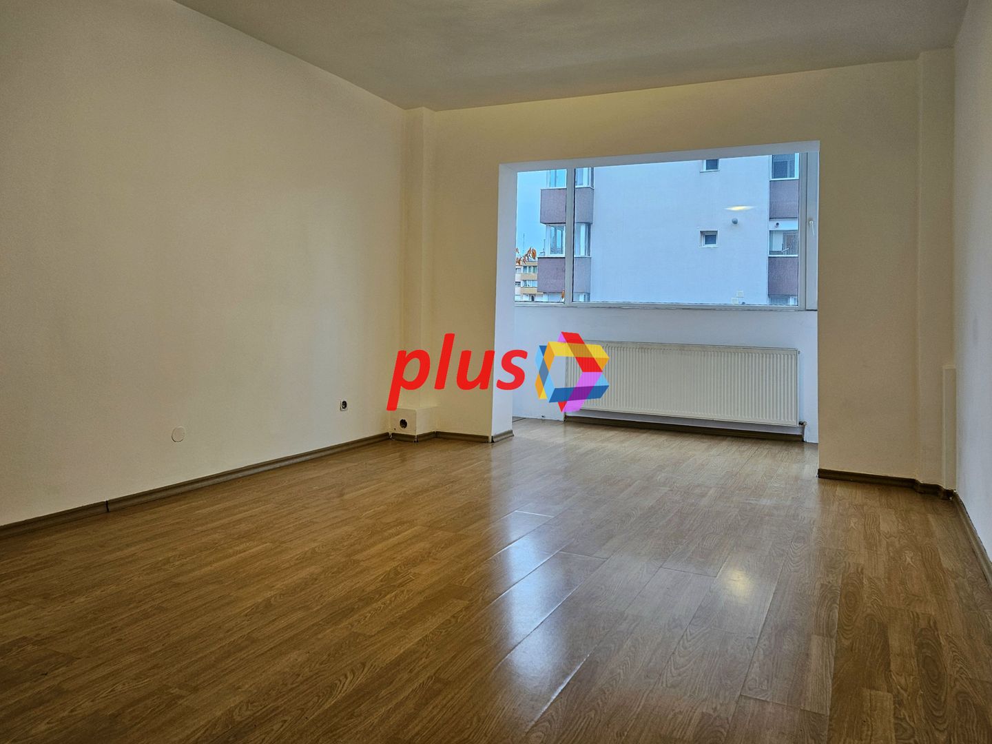 Apartament cu doua camere, zona Racadau 57 mp - vedere spre Tampa - Poză 1