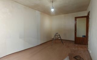 Vanzare apartament doua camere, de renovat, zona Crangasi - Str Ceahlau - Poză 3