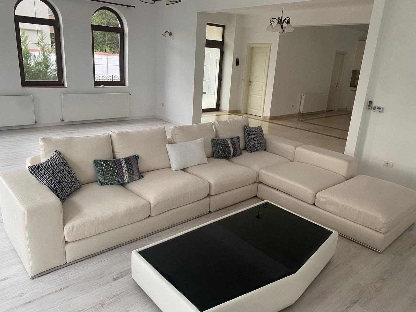 VILA CASA DE INCHIRIERE IN ZONA EROU IANCU NICOLAE PIPERA - Poză 2