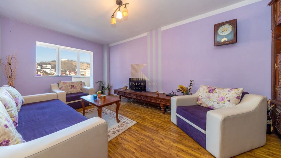 Apartament 3 camere, vedere superbă, Răcădău, str. Carpenului - Poză 2