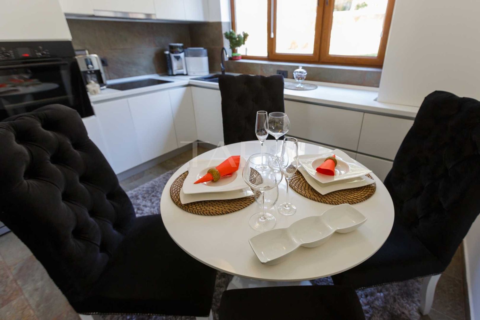 Apartament în vilă, 116 mp – zona Eugen Ionescu. - Poză 3