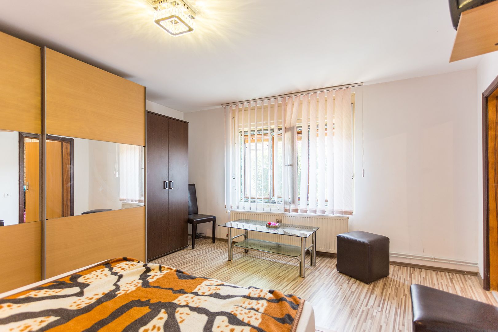 Casă cu 2 camere, renovată, în Bujac - Poză 5