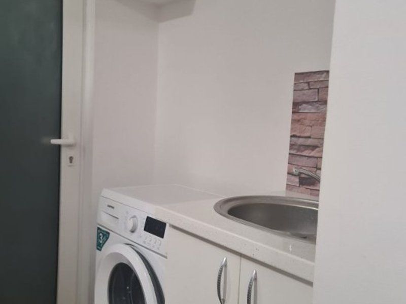 Garsoniera mobilata si utilata - zona garii 200 euro - Poză 3