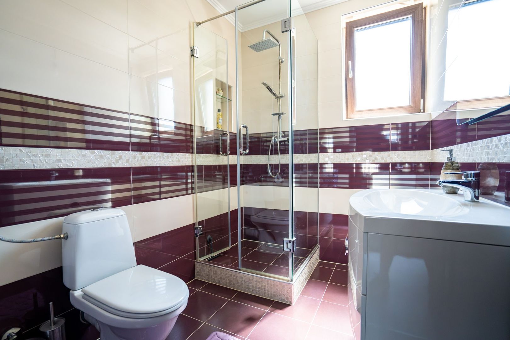 Casa Episcopia cu 774 mp teren, 4 dormotoare - Poză 10