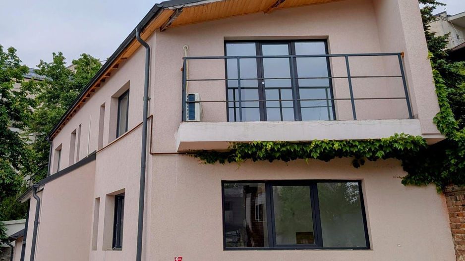 Casa Vila 6 camere || Piata Victoriei || Buzesti || Curte Libera 300Mp - Poză 3